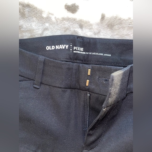 Old Navy Mid-Rise Pixie Skinny Pants - Picture 2 of 2